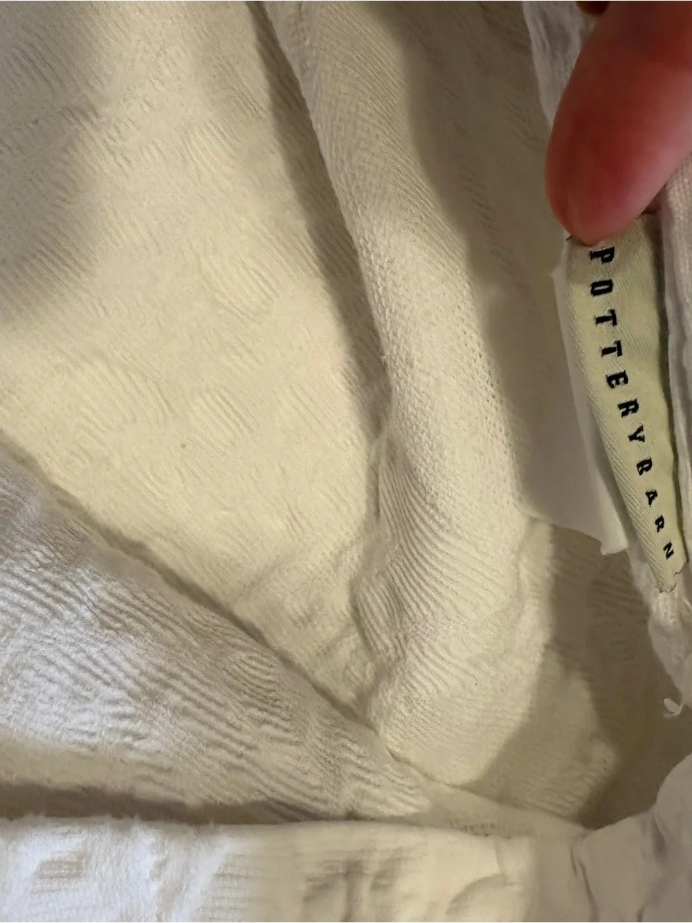 White Pottery Barn Queen Duvet, 2 Shams + Euro Sham. Beautiful!